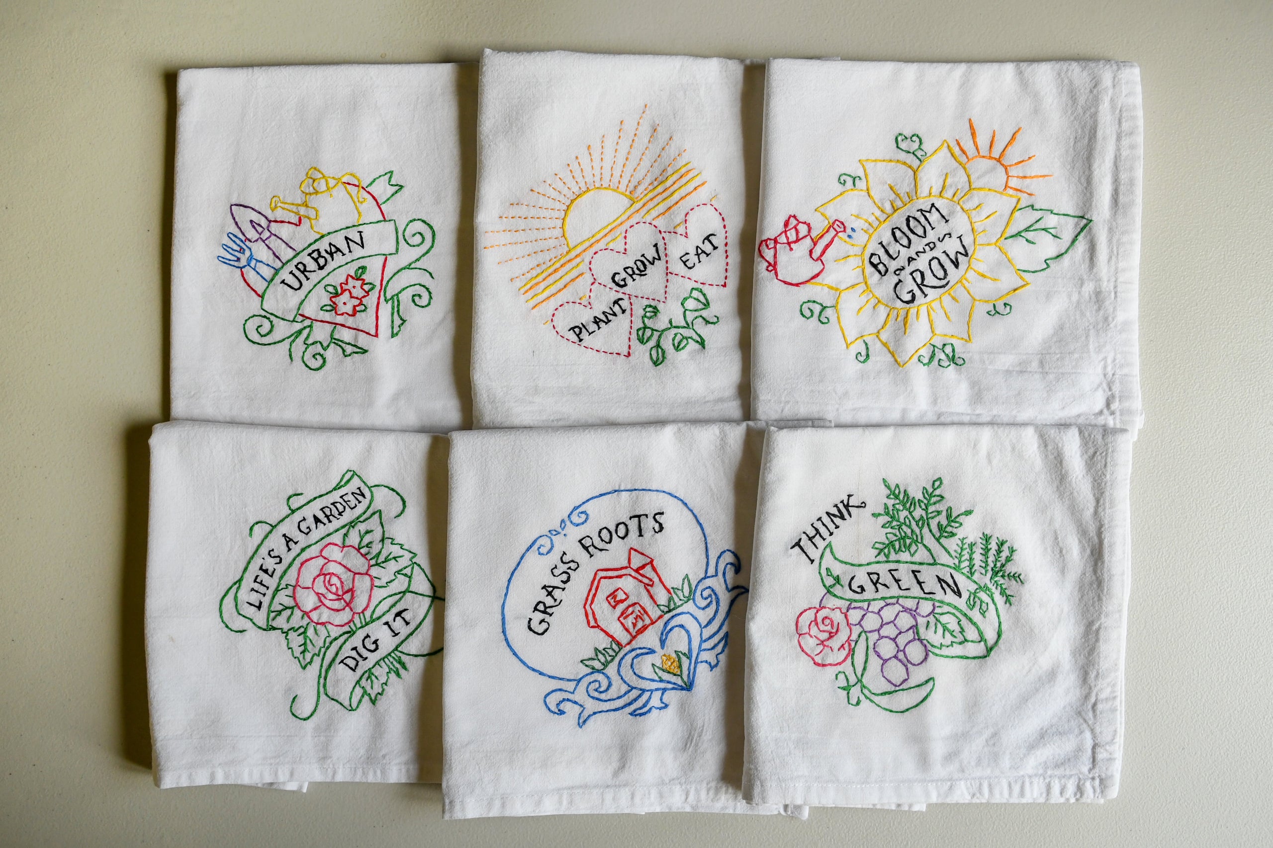 Flour Sack Embroidered Bee Tea Towel – BeeNaturalz LLC